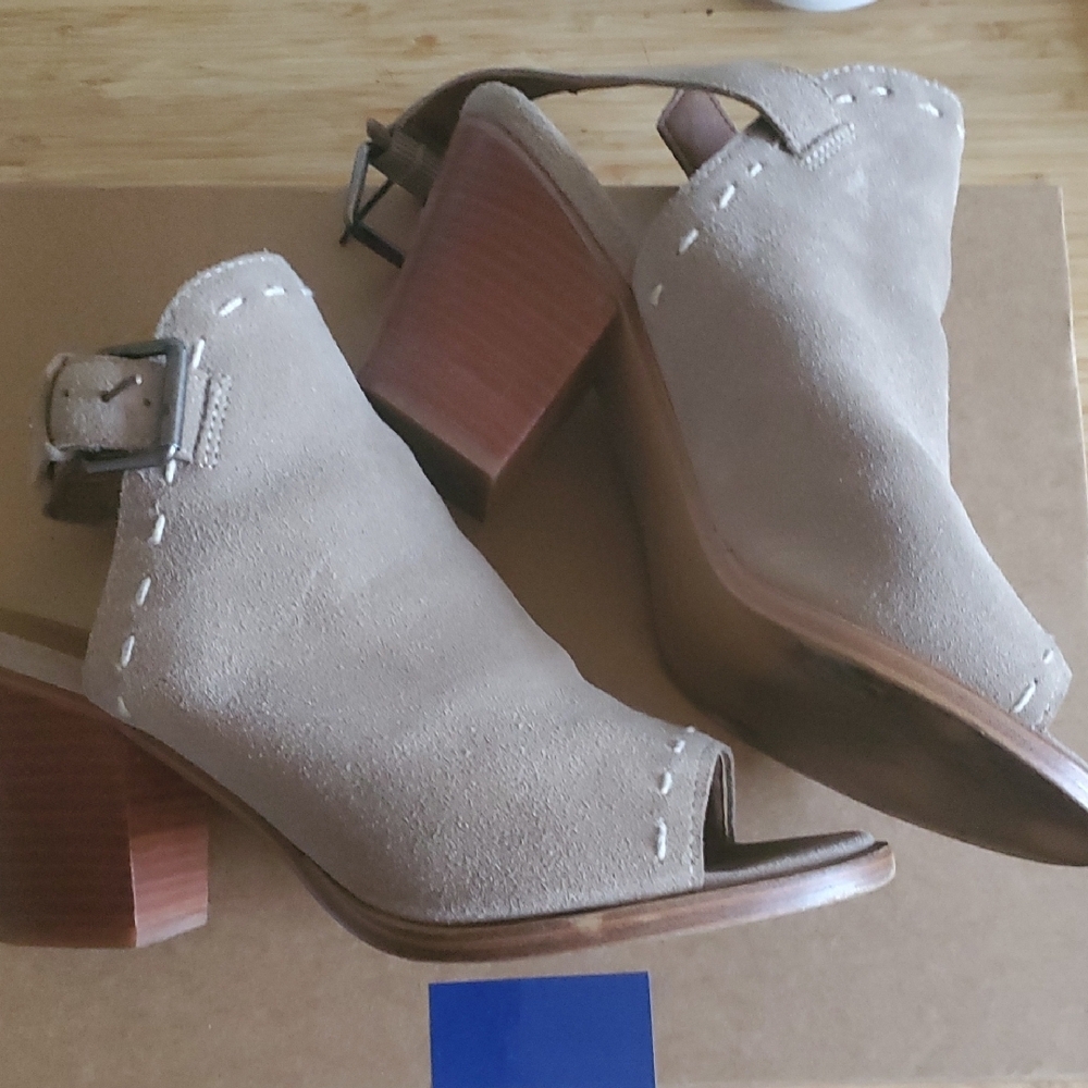 FRYE & CO Elegant Tan Women's Shoes - Picture 8 of 11
